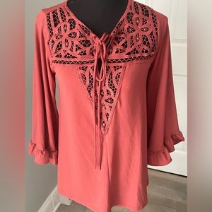Daytrip burnt orange lattice ruffle sleeve flowy top in s